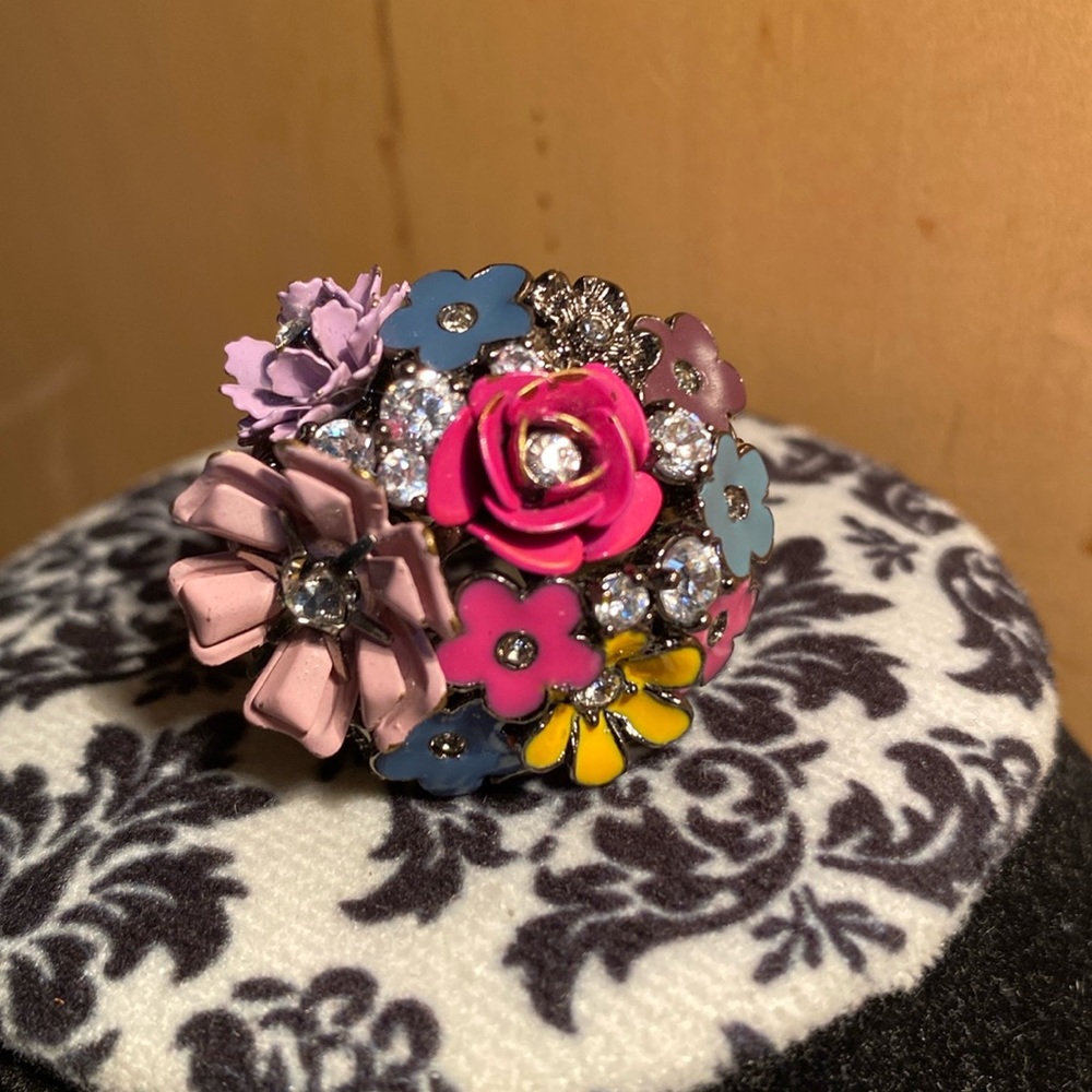 Juicy Couture flower ring